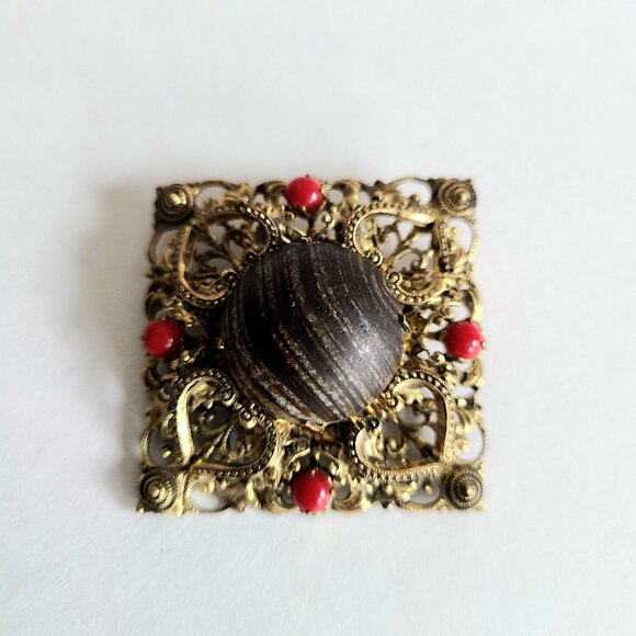 Vintage Czech square gold tone filigree brooch with brown central piece. - Picture 2 of 6